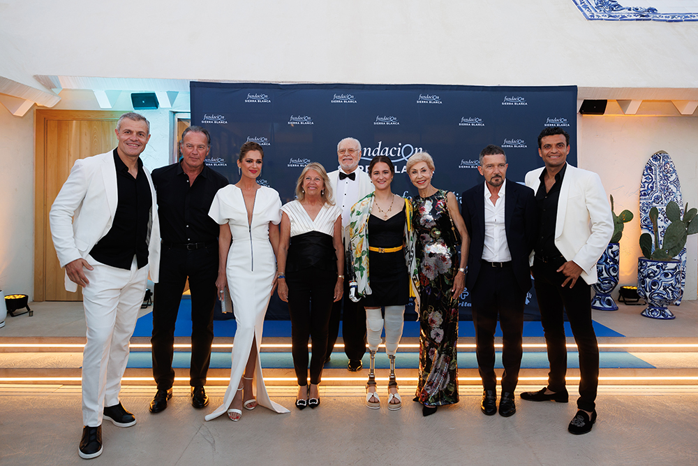 The Sierra Blanca Foundation brings together a total of 400 guests and raises more than 350,000 euros for various organisations in Malaga at its first charity gala.Antonio Banderas, Sarah Almagro, Bertín Osborne, Mar Saura, and the Mayoress of Marbella: Ángeles Muñoz, together with the trustees of the Foundation: Pedro Rodriguez, Nidia Rodríguez and Carlos Rodríguez.